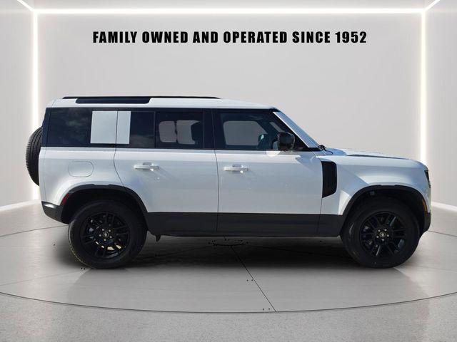 Land Rover Defender 2025