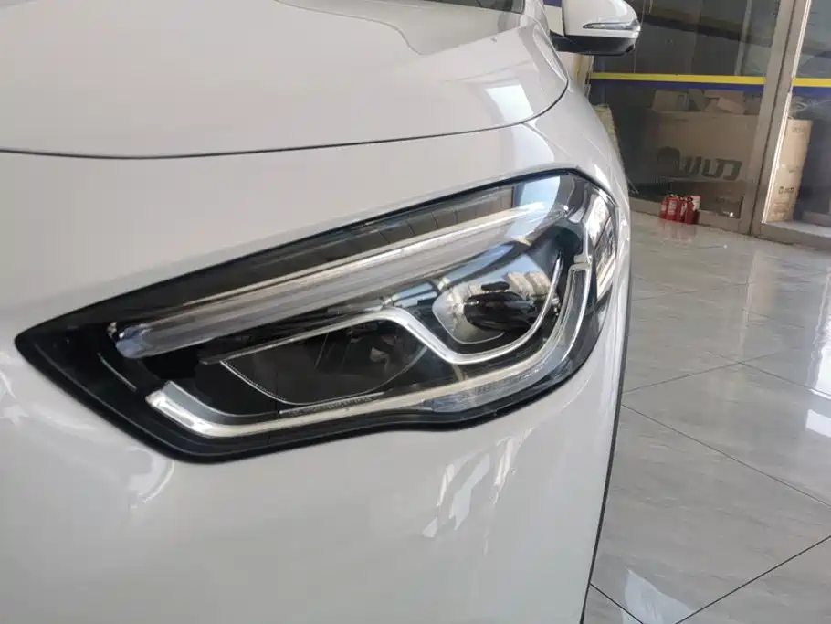Mercedes-Benz GLA 2023