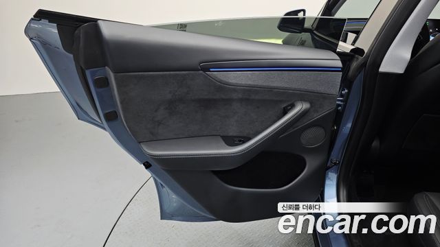 Tesla Model Y 2025