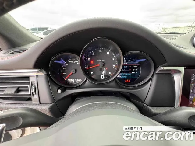 Porsche Macan 2021