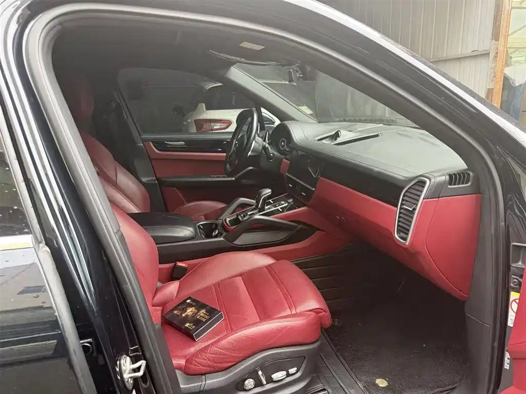 Porsche Cayenne 2021