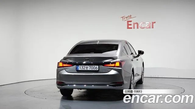 Lexus ES 2024