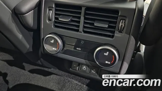 Land Rover Discovery 2024