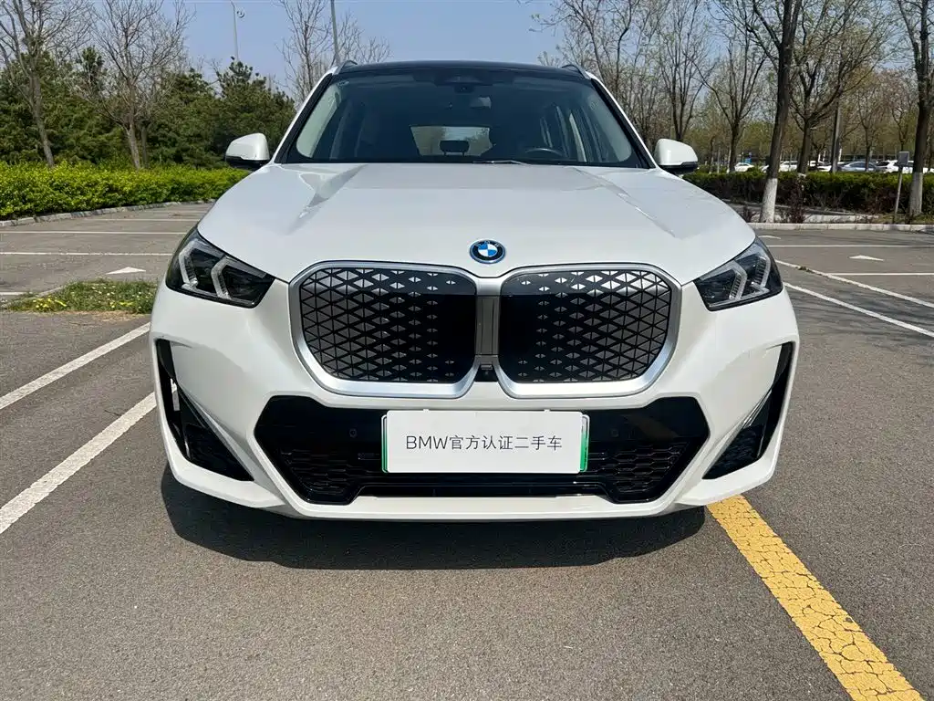 BMW iX1 2025