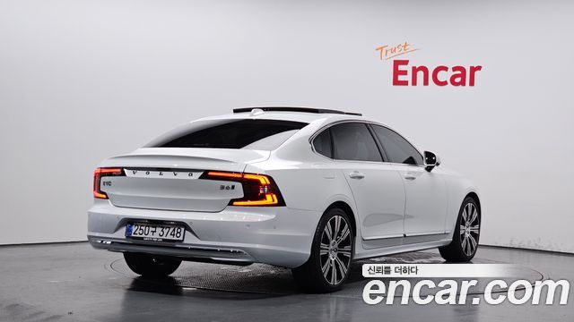 Volvo S90 2025