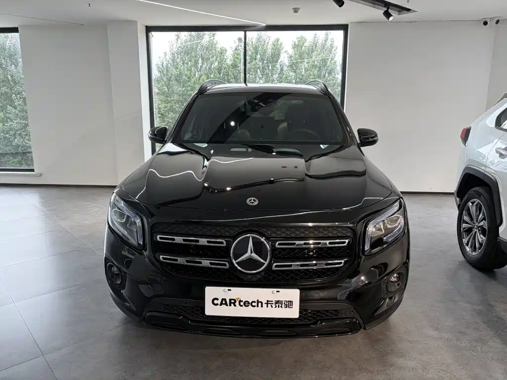 Mercedes-Benz GLB 2023