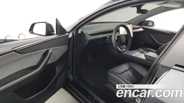 Tesla Model Y 2025