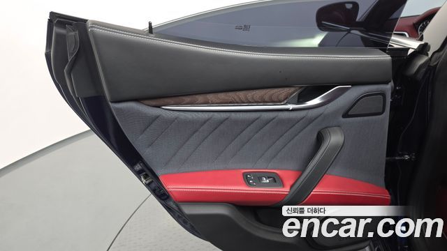 Maserati Ghibli 2021
