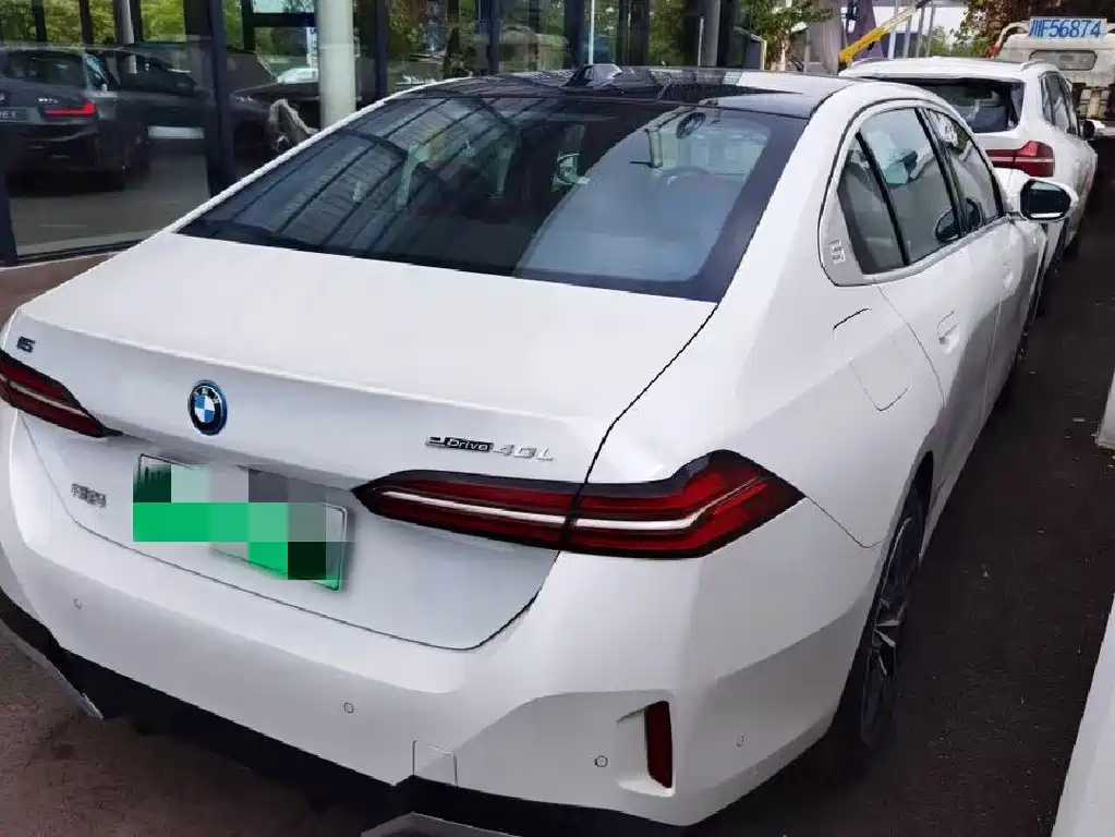 BMW i5 2025