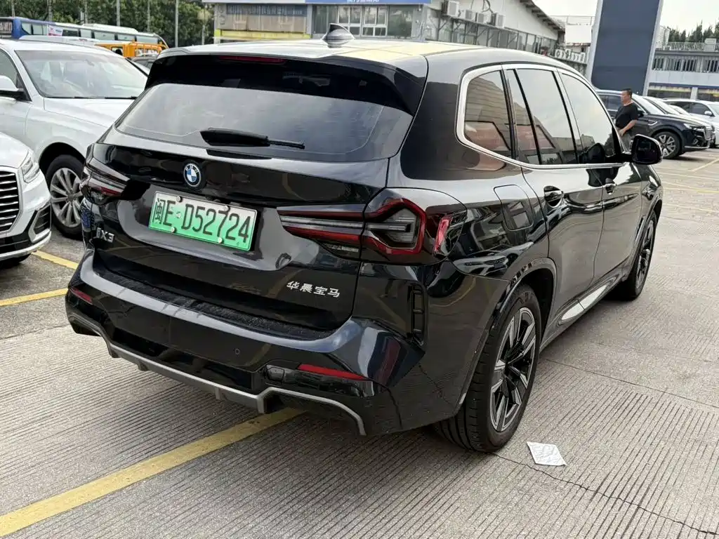 BMW iX3 2024