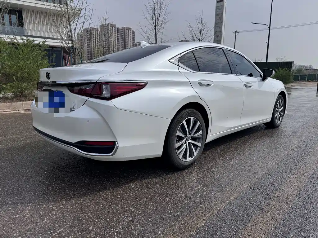Lexus ES 2021