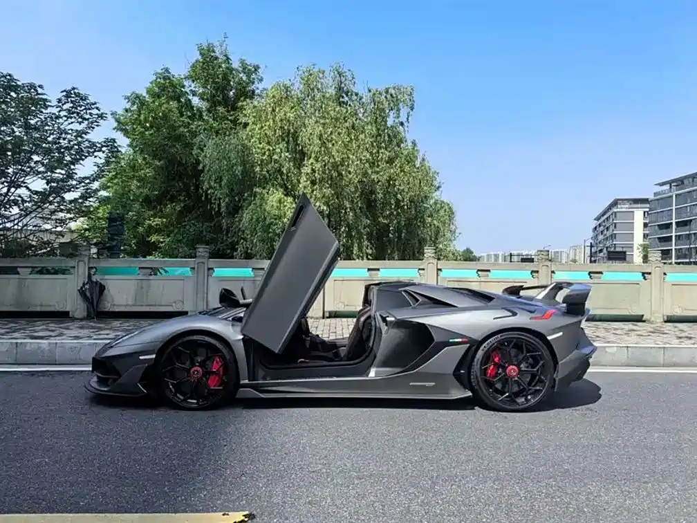 Lamborghini Aventador 2020