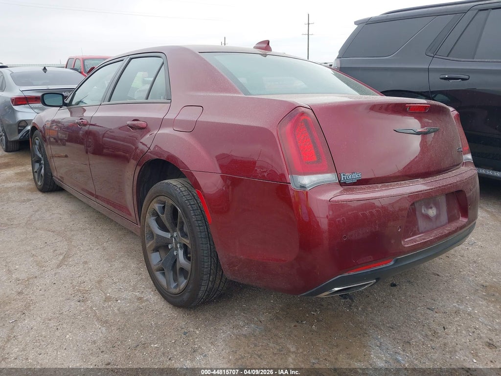 Chrysler 300 2021