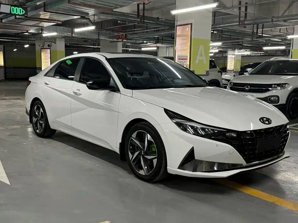 Hyundai Elantra 2022