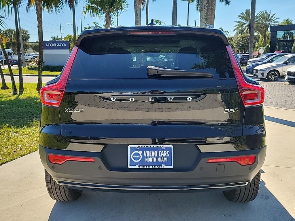 Volvo XC40 2025