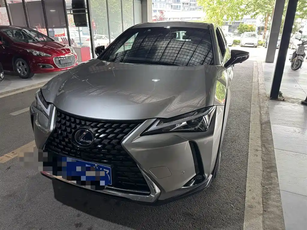 Lexus UX 2021
