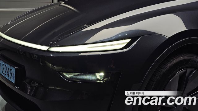 Tesla Model Y 2025