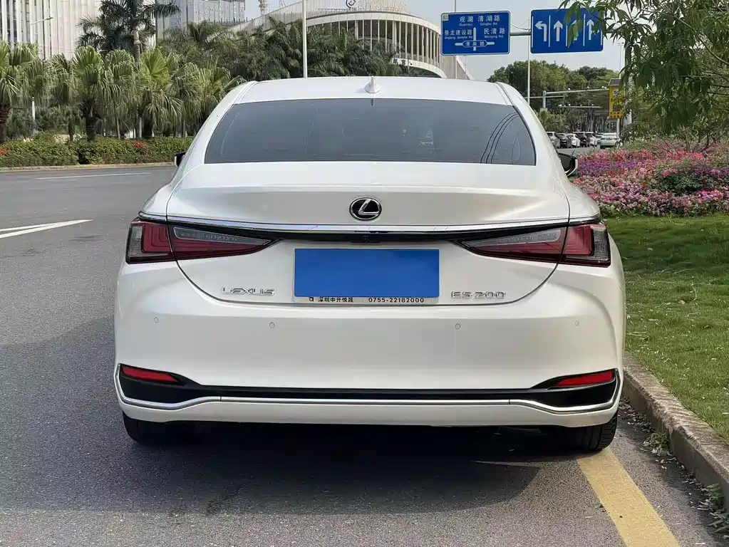 Lexus ES 2022