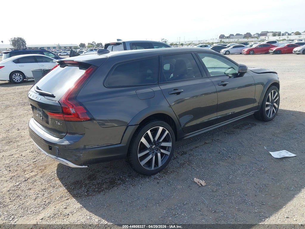 Volvo V90 Cross Country 2021