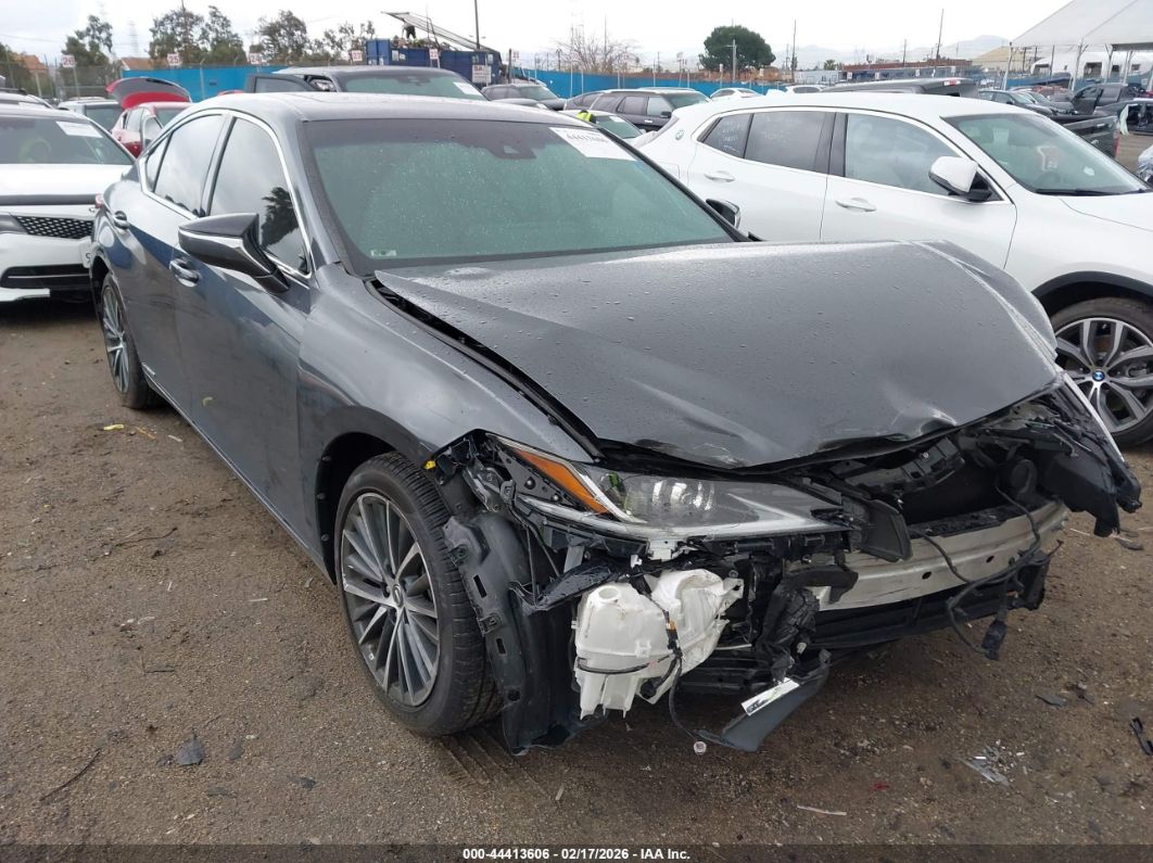 Lexus ES 2022