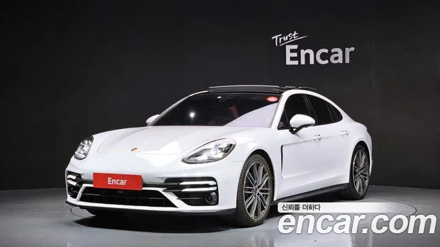 Porsche Panamera 2021
