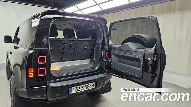 Land Rover Defender 2022