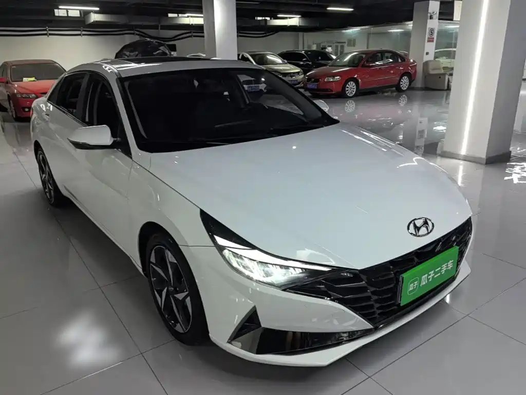 Hyundai Elantra 2022