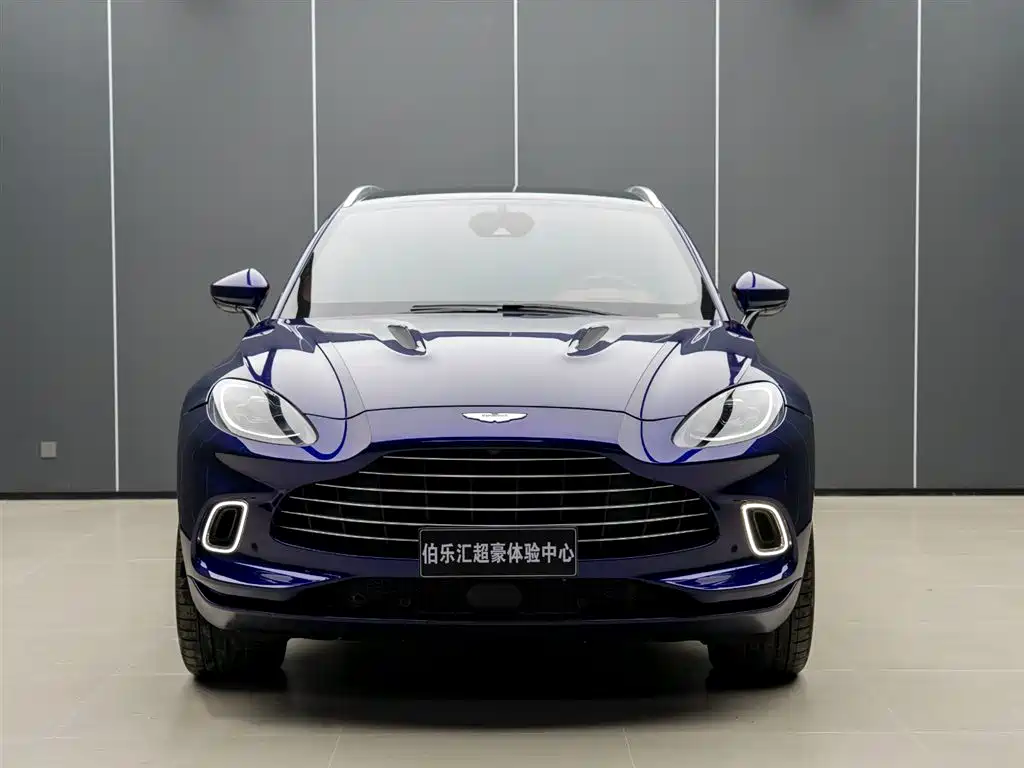 Aston Martin DBX 2023
