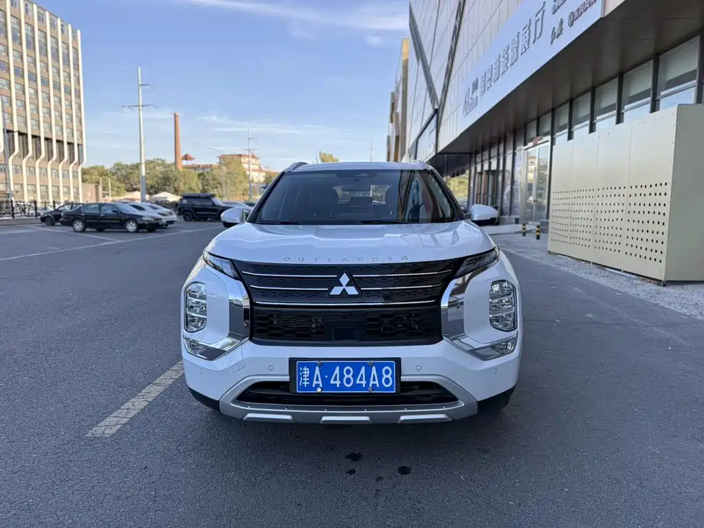 Mitsubishi Outlander 2023