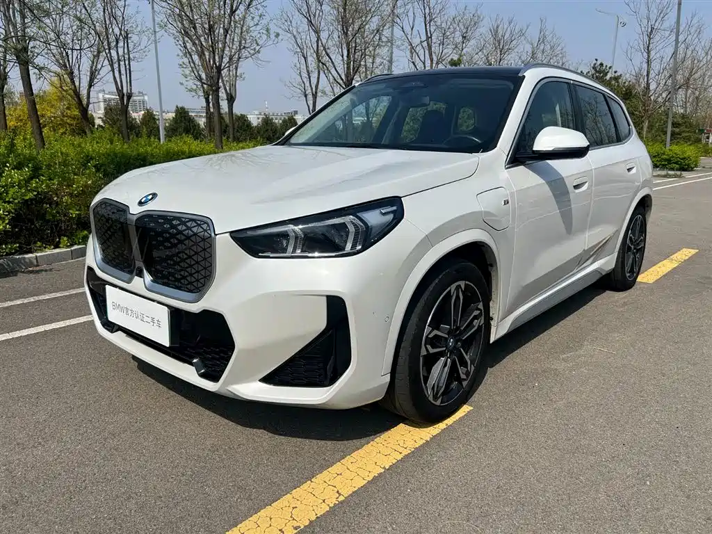 BMW iX1 2025