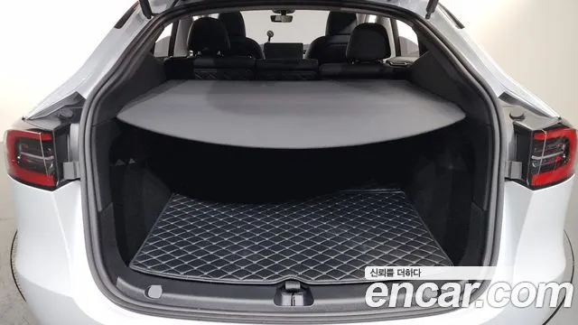Tesla Model Y 2025