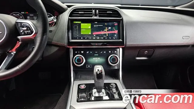 Jaguar XE 2020