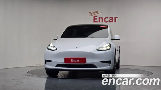 Tesla Model Y 2024