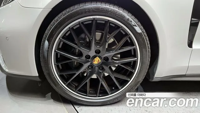 Porsche Panamera 2022