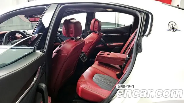 Maserati Ghibli 2021