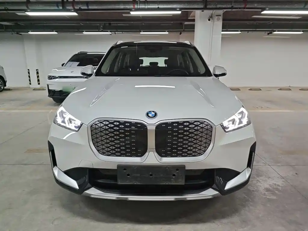 BMW iX1 2025