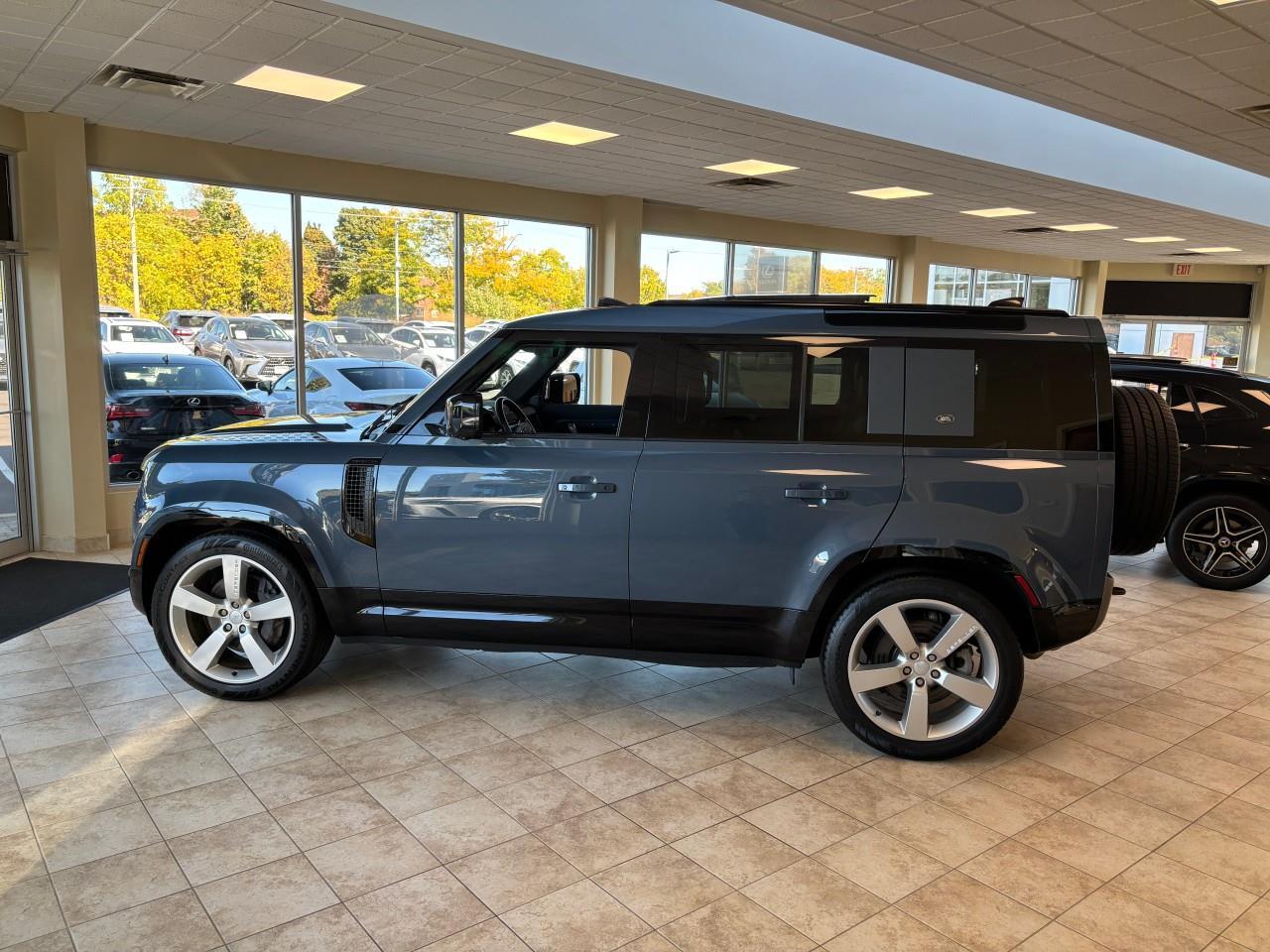 Land Rover Defender 2023