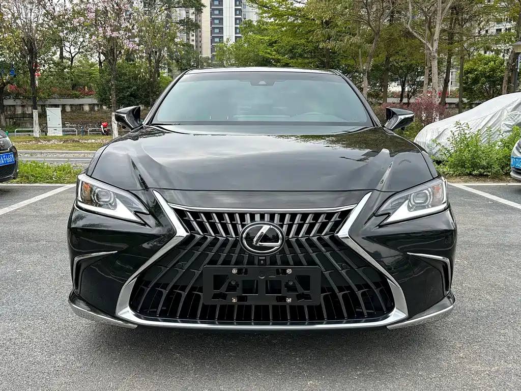 Lexus ES 2023