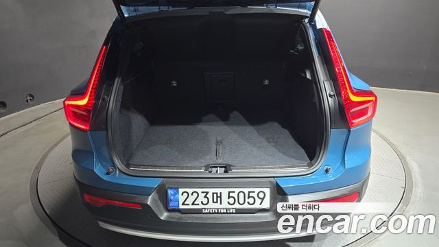 Volvo XC40 2025