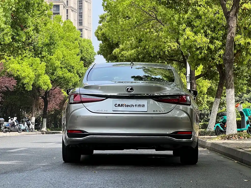 Lexus ES 2024