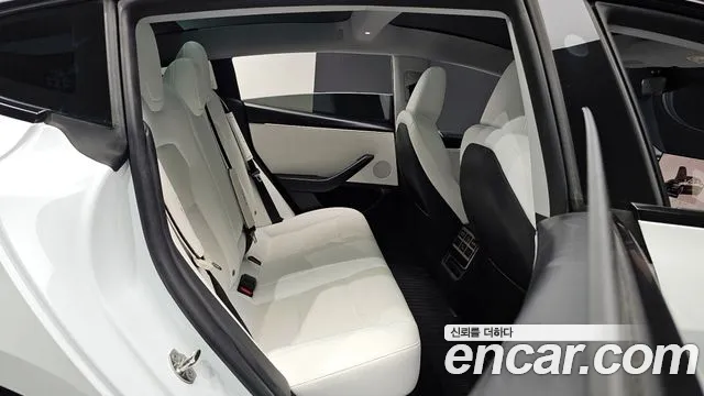 Tesla Model 3 2024