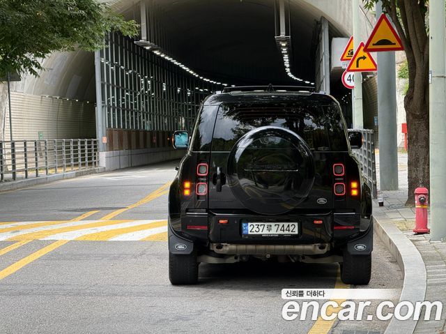 Land Rover Defender 2023