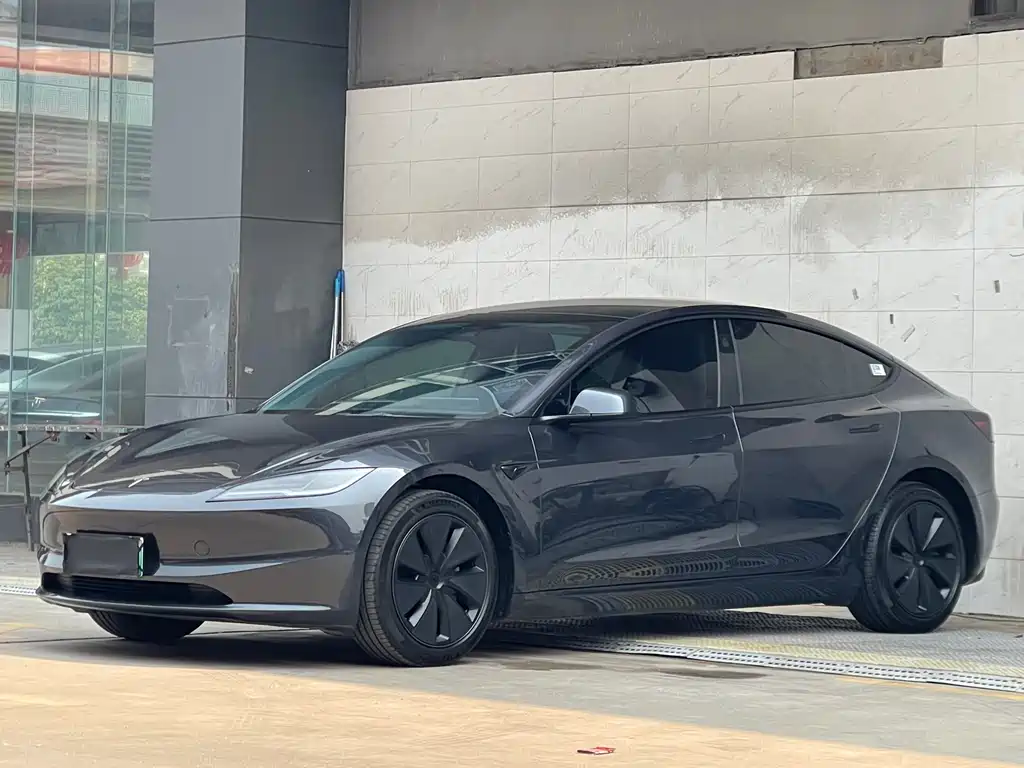 Tesla Model 3 2024