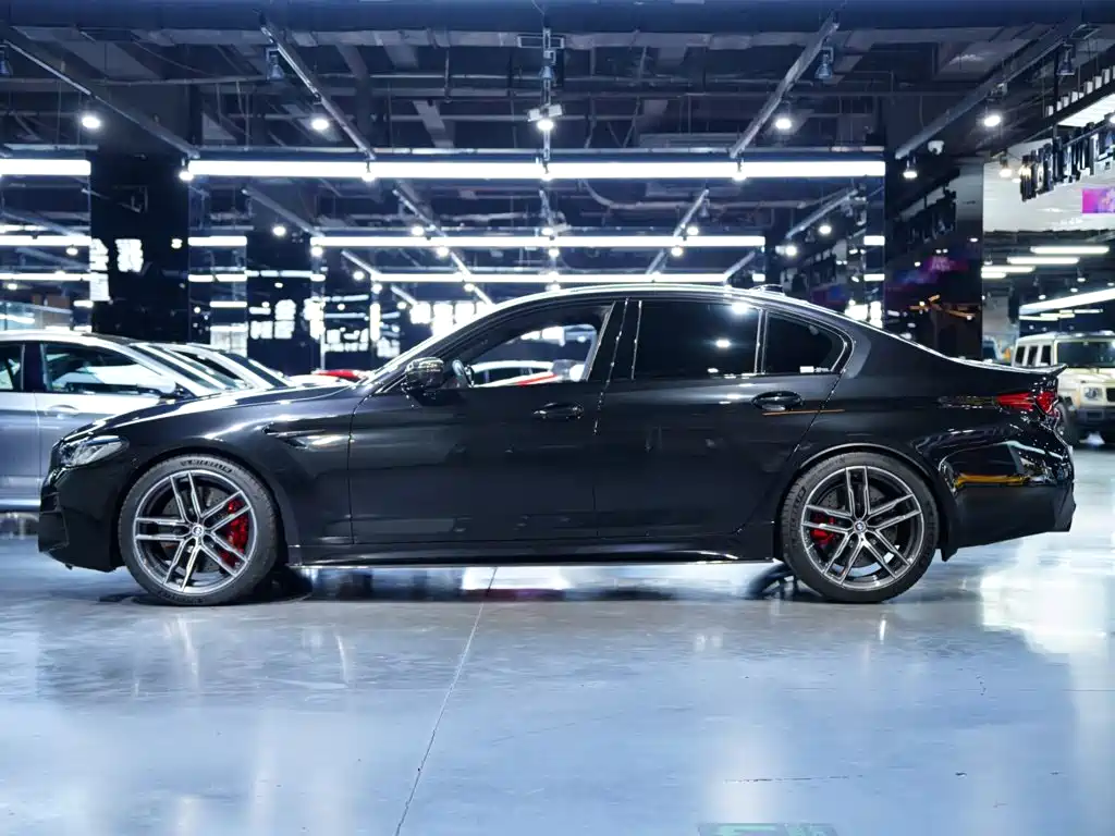 BMW M5 2021