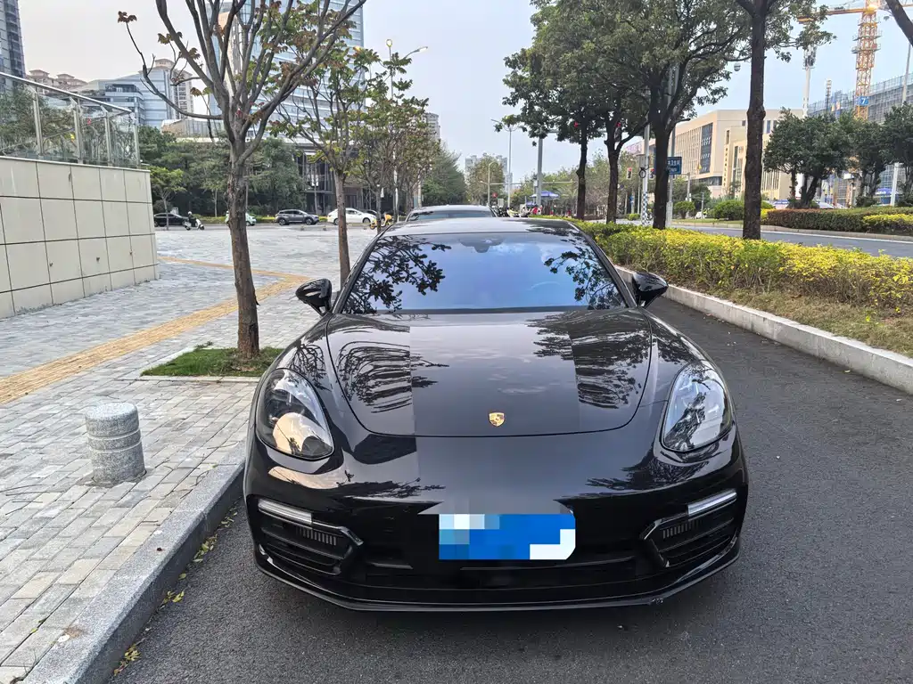Porsche Panamera 2023