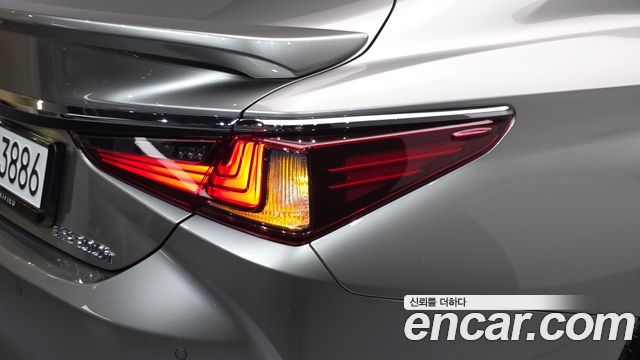 Lexus ES 2024