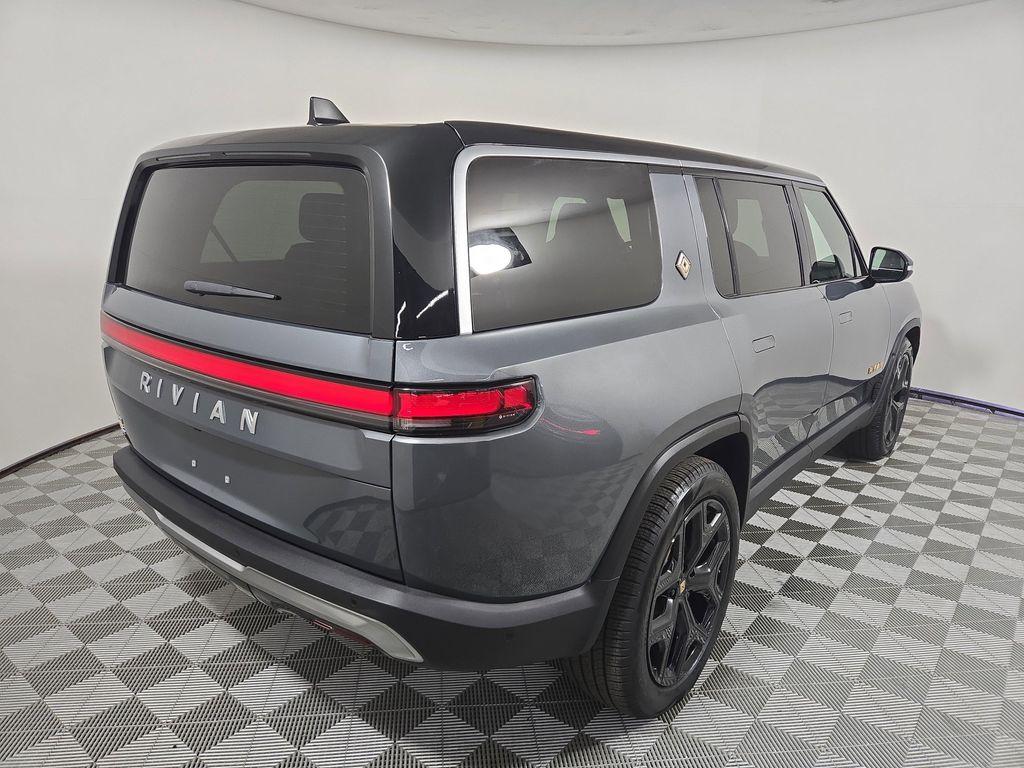 Rivian R1S 2022
