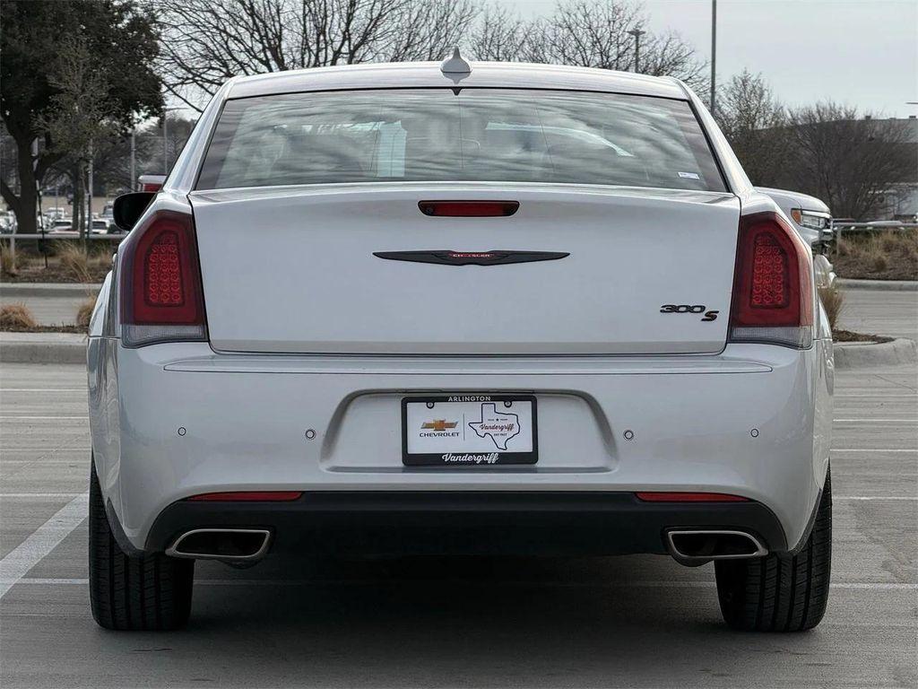 Chrysler 300 2023