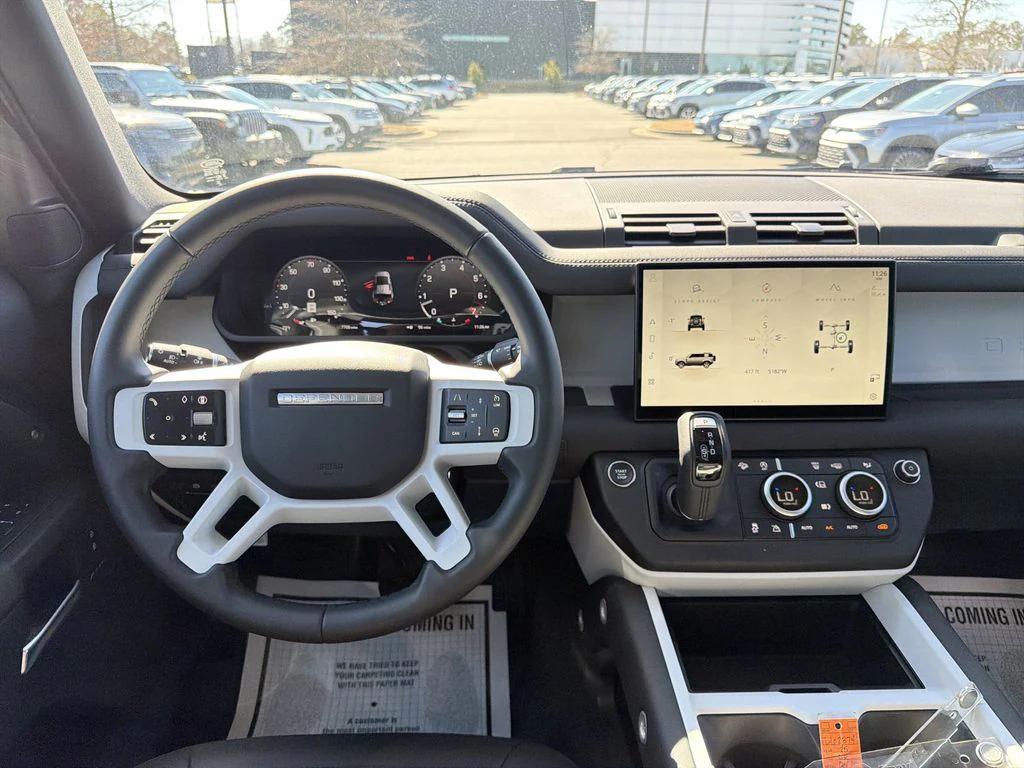 Land Rover Defender 2025