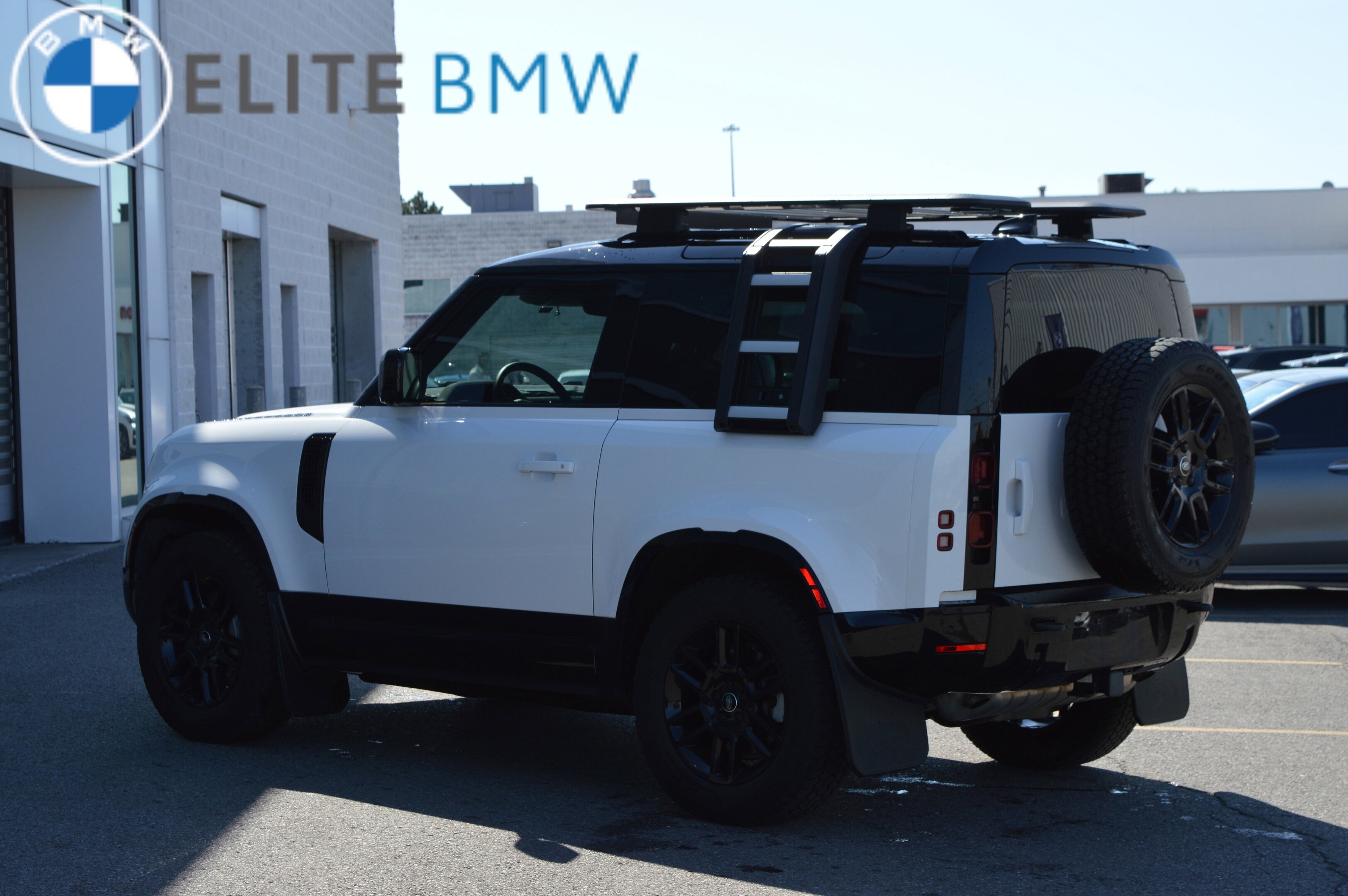 Land Rover Defender 2023